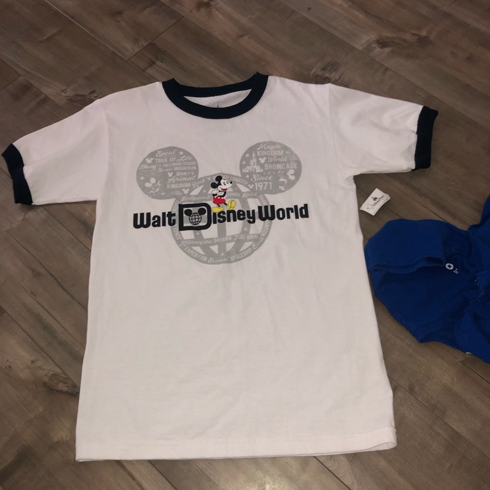 Disney land t shirt